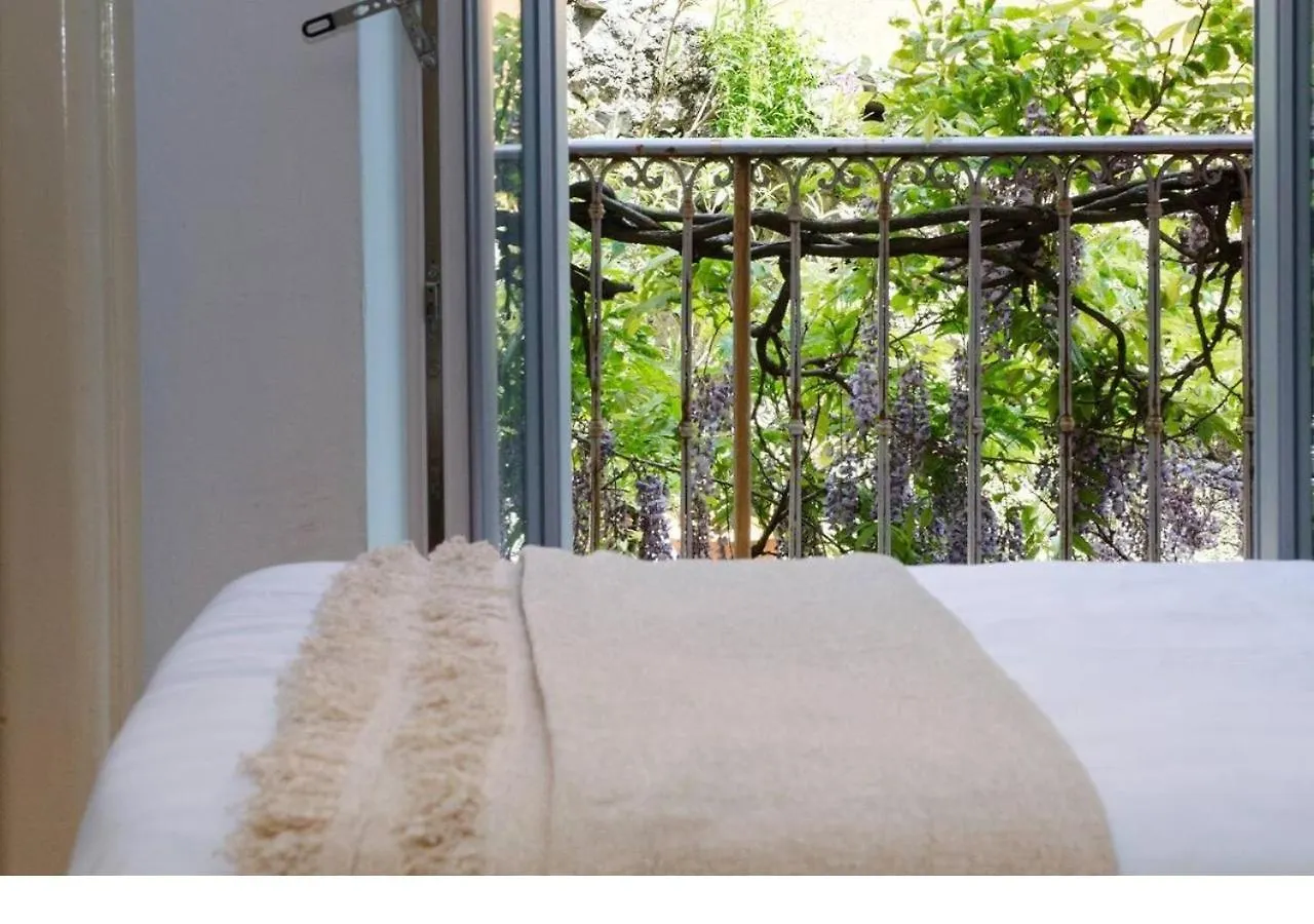 Wisteria House Daire Brunate